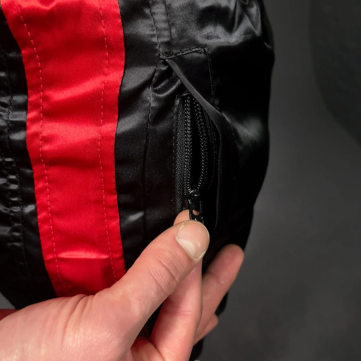 NYLON KINKSTER TRACK PANT BLK/RED - Image 5